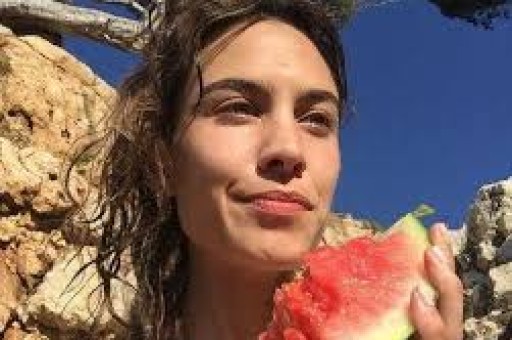 1天3大瓜！顶流女星风波、95花激吻实锤、网红知三当三内娱炸裂